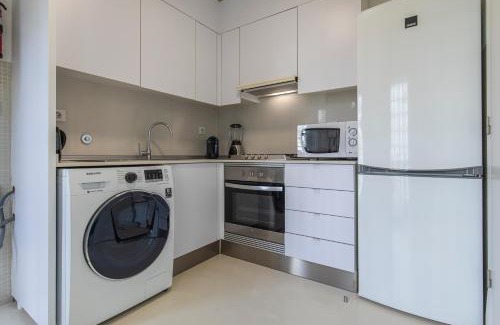 Falca Apartamento | Bright & Comfy Flat in Lisbon by LovelyStay