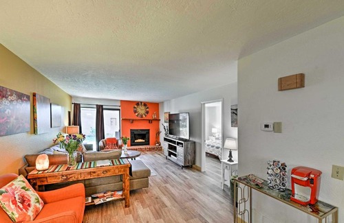 Oak Creek Apartamento | Bright Condo with Pool Access and Patio Less Than 8Mi to Sedona