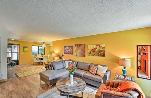 Oak Creek Apartamento | Bright Condo with Pool Access and Patio Less Than 8Mi to Sedona