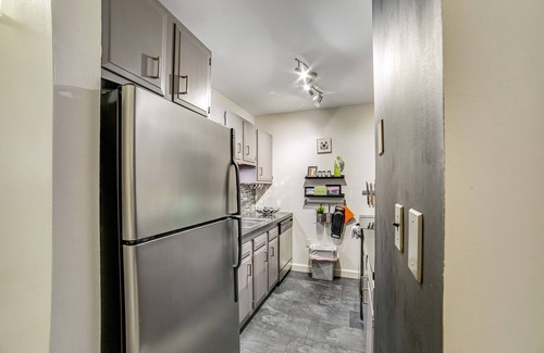 Waitsfield Condominio | ¡NUEVO LISTADO! Condominio brillante con piscina / sauna compartida, a 2 millas de Sugarbush Resort