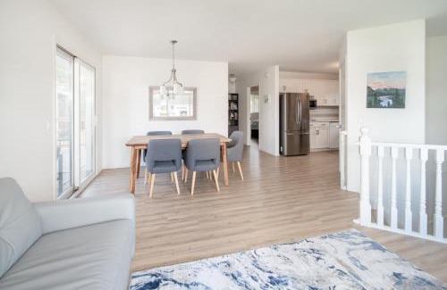 Steinbach Casa | Bright & Convenient b/w 2 Parks