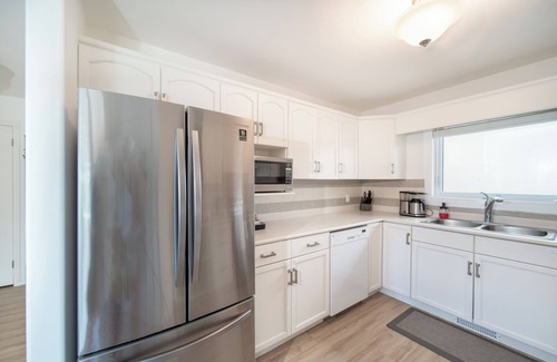 Steinbach Casa | Bright & Convenient b/w 2 Parks; Perfect for Sports weekend or Family getaway