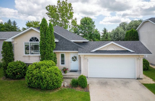 Steinbach Casa | Bright & Convenient b/w 2 Parks; Perfect for Sports weekend or Family getaway