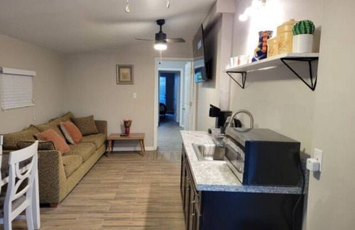Tucson Casa | Bright Cozy 2br-1ba Guesthouse