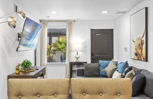 South Central Houston Apartamento | Bright & Cozy 2BR Near Downtown NRG & Fast Wi-Fi
