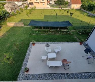 Goricani Apartamento | Bright & Cozy Apartment in quiet area near Airport