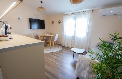 Goricani Apartamento | Bright & Cozy Apartment in quiet area near Airport