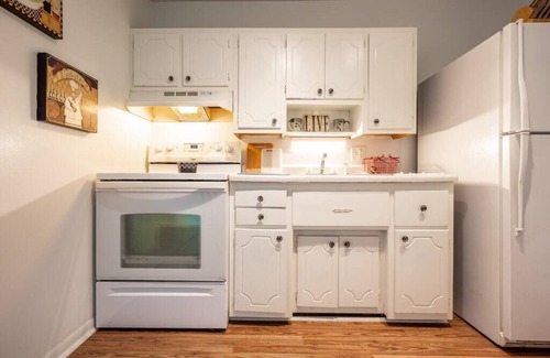 Brownsburg Apartamento | Bright & Cozy Apt w Free Parking and King Bed