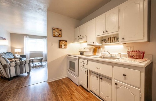 Brownsburg Apartamento | Bright & Cozy Apt w Free Parking and King Bed