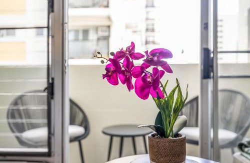 Waikiki Apartamento | Bright & Cozy Condo Unit with Balcony!