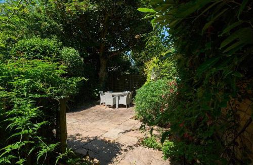 Larkhall Apartamento | Bright Cozy Garden Retreat w Fast Wifi & 5min to Tube Subway Metro & Close to Park & Street Parking P4P