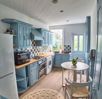 Larkhall Apartamento | Bright Cozy Garden Retreat w Fast Wifi & 5min to Tube Subway Metro & Close to Park & Street Parking P4P