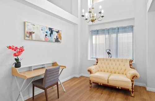 Valinda Casa | Bright Cozy Home w Full Kitchen Garage Backyard