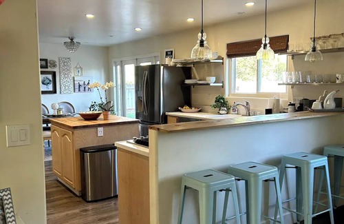Salinas Casa | Bright cozy home10 minutes from Monterey and Carmel!