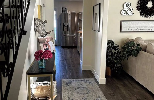 Salinas Casa | Bright cozy home10 minutes from Monterey and Carmel!