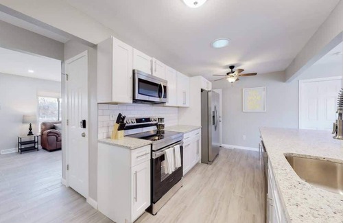 Dupont Casa | Bright & Cozy Upper Unit in Denver