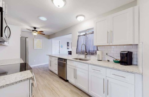 Dupont Casa | Bright & Cozy Upper Unit in Denver