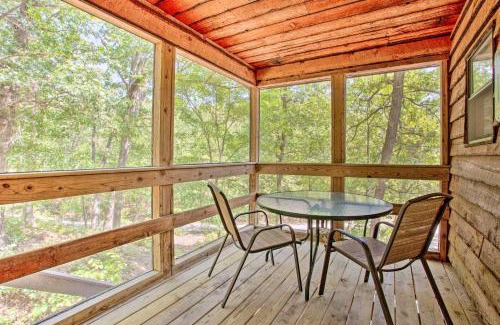 Davis Apartamento | Bright Davis Escape with Screened-In Porch!