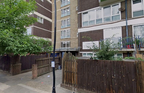 Bow Apartamento | Bright Double Room, Bow Road