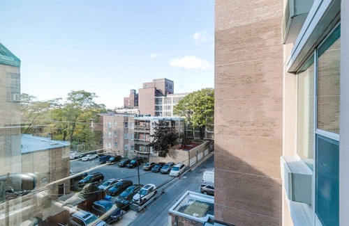 Edgewater Beach Apartamento | Bright Edgewater 1BR w/ Gym, Deck & Lounge, nr L, by Blueground