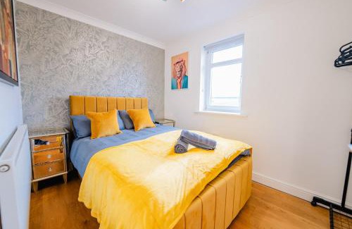 Riverside Casa | Bright & Elegant House Near City Centre and Stadium