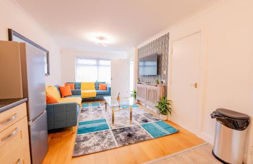 Riverside Casa | Bright & Elegant House Near City Centre and Stadium