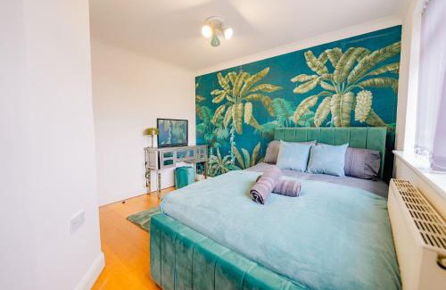 Riverside Casa | Bright & Elegant House Near City Centre and Stadium