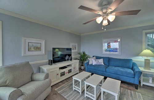Emerald Isle Apartamento | Bright Emerald Isle Condo with Private Beach Access!