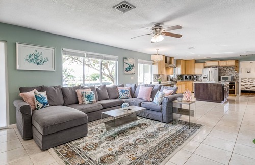 Juno Beach Casa | Bright Escape with Private Pool, Easy Beach Access, Free WiFi & Open Layout