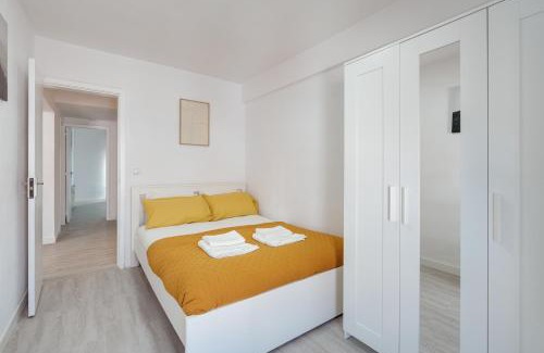 Paco De Arcos Apartamento | Bright & Family Flat in Paço de Arcos by HostWise