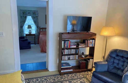 Lamoine Otro | Bright Farmhouse 2nd & 3rd Floor in charming Lamoine with Beach Access