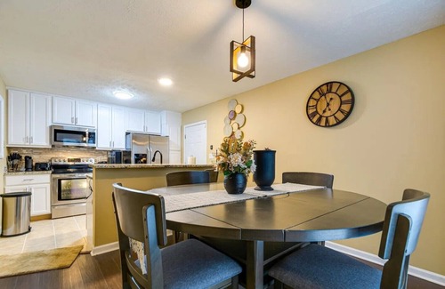 Fayetteville Casa | Bright Fayetteville Vacation Home w/ Fireplace!