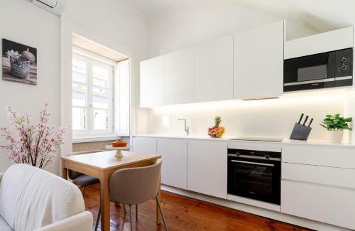 Foz do Douro Apartamento | Bright Flat in Historic Foz House by HostWise