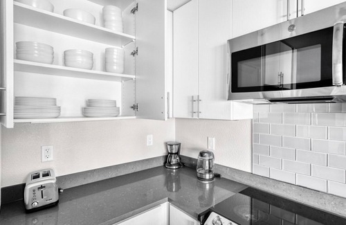 Foster City Apartamento | Bright Foster City 2BR w/ Gym, W/D & Pool, near Caltrain, by Blueground