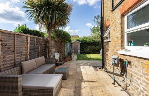 Ashford Apartamento | Bright Garden Flat in Ashford Town with Free Parking
