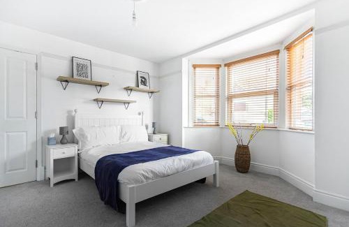 Ashford Apartamento | Bright Garden Flat in Ashford Town with Free Parking