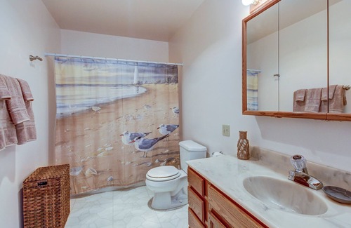 Diamond Point Apartamento | ¡Escapada luminosa con vistas al agua, jacuzzi privado y bloques de ubicación a la playa!