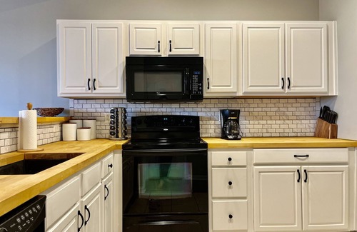 Kettering Condominio | Bright Haven -- peaceful & cozy