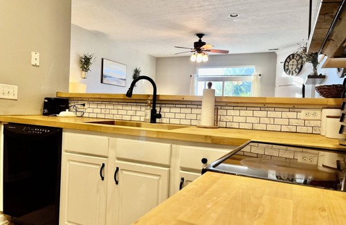 Kettering Condominio | Bright Haven -- peaceful & cozy