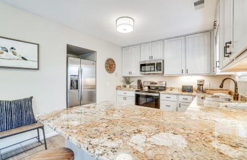 Helen Apartamento | Bright Helen Cottage Walk to Town!