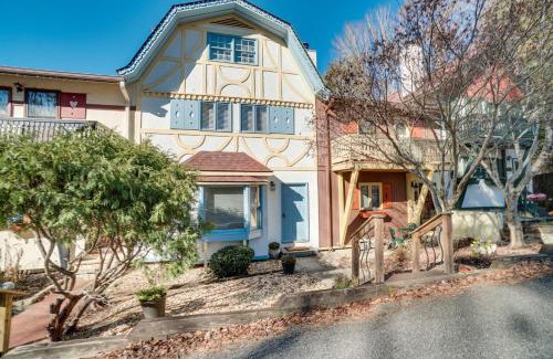 Helen Apartamento | Bright Helen Cottage Walk to Town!