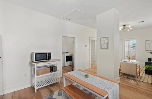 Hampton Casa | Bright, Historic 2-Bdrm Home by the Beach