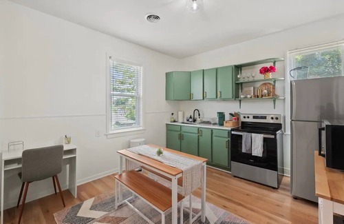Hampton Casa | Bright, Historic 2-Bdrm Home by the Beach