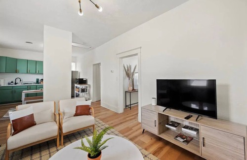 Hampton Casa | Bright, Historic 2-Bdrm Home by the Beach