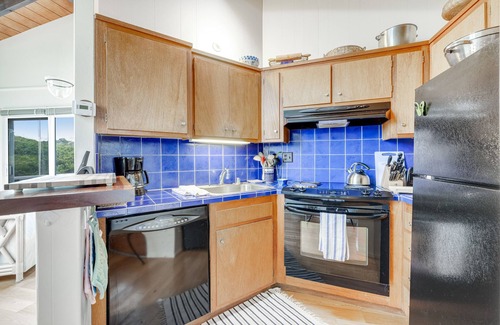 Salmon Creek Casa | Bright Home 800 Feet from Salmon Creek Beach w/ Wood Stove & Pool Table