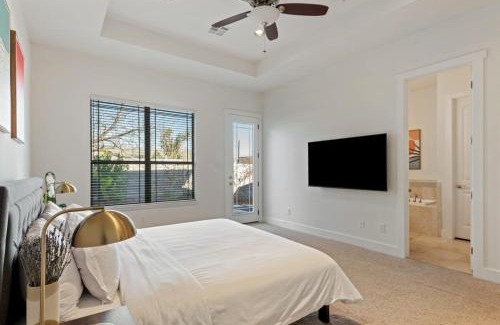 Central East Austin Casa | Bright Home in East ATX - 3BR - Cowboy Pool