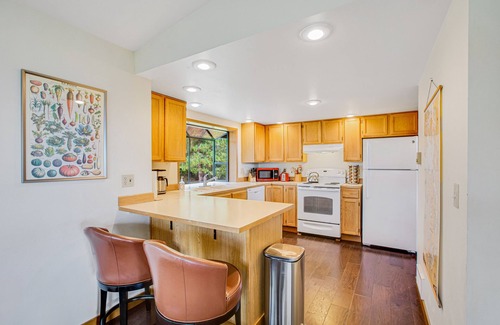 Clinton Casa | Bright home near Deer Lake with Puget Sound view, huge backyard & deck