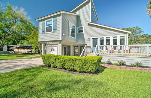 Willis Casa | Bright Home with Dock on Lake Conroe!