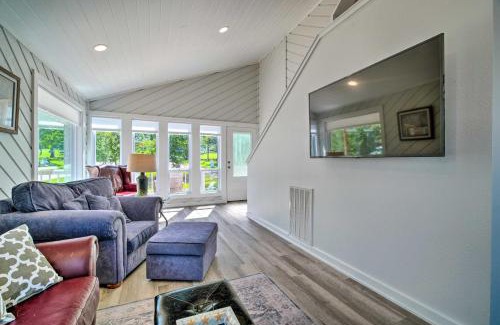 Willis Casa | Bright Home with Dock on Lake Conroe!