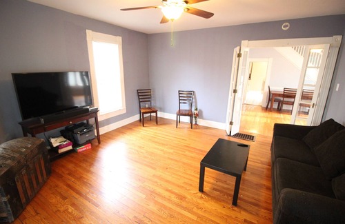 Urbana Casa | Bright Home with Excellent Urbana Location